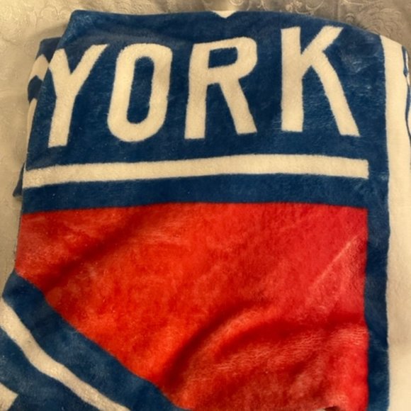 NY Rangers Season Subscriber Blueshirt Blue/White/Red Polyester Fleece Throw VGC - Picture 6 of 10
